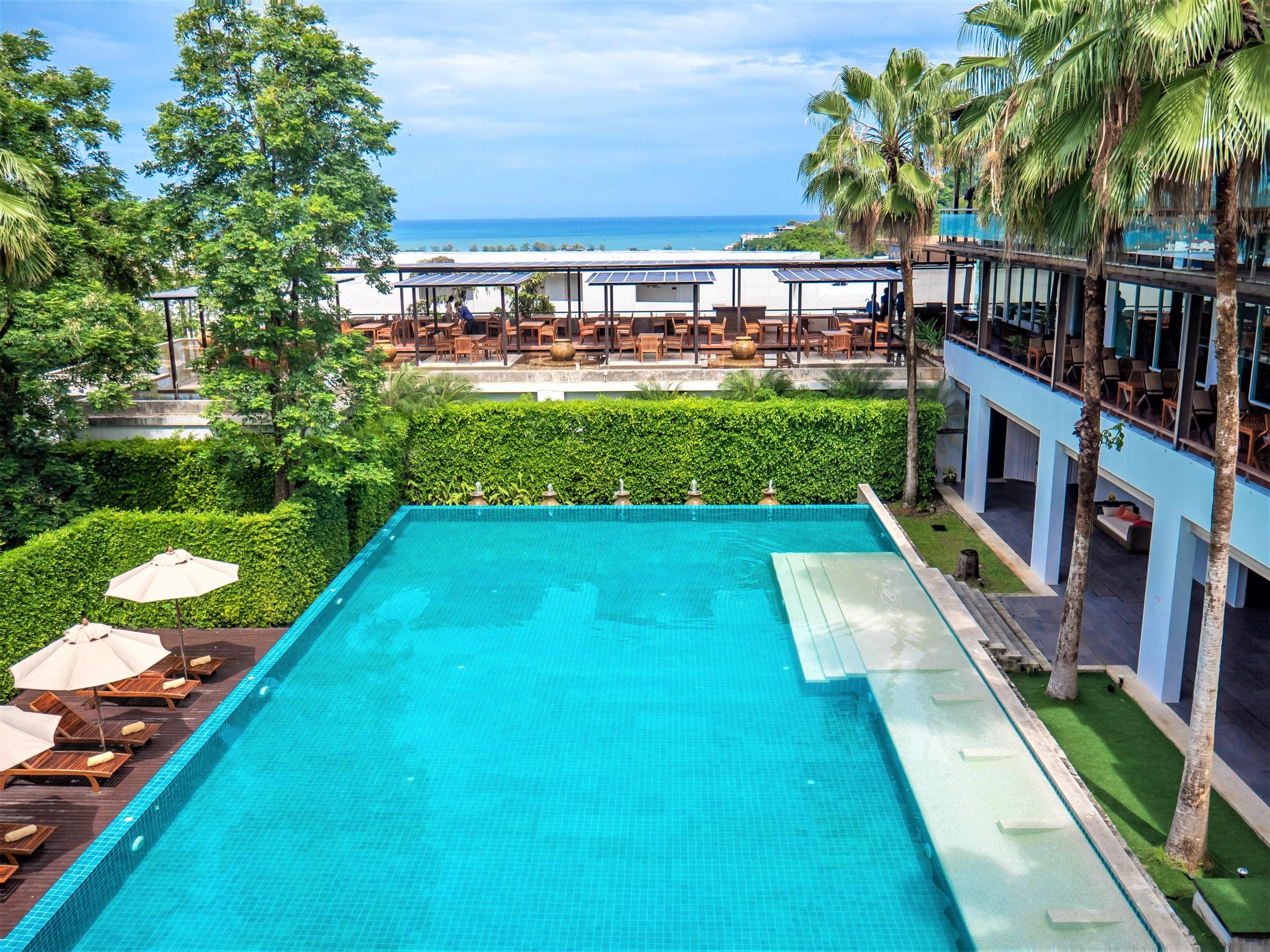 Wyndham Sea Pearl Resort, Phuket Patong Екстериор снимка The swimming pool at the hotel