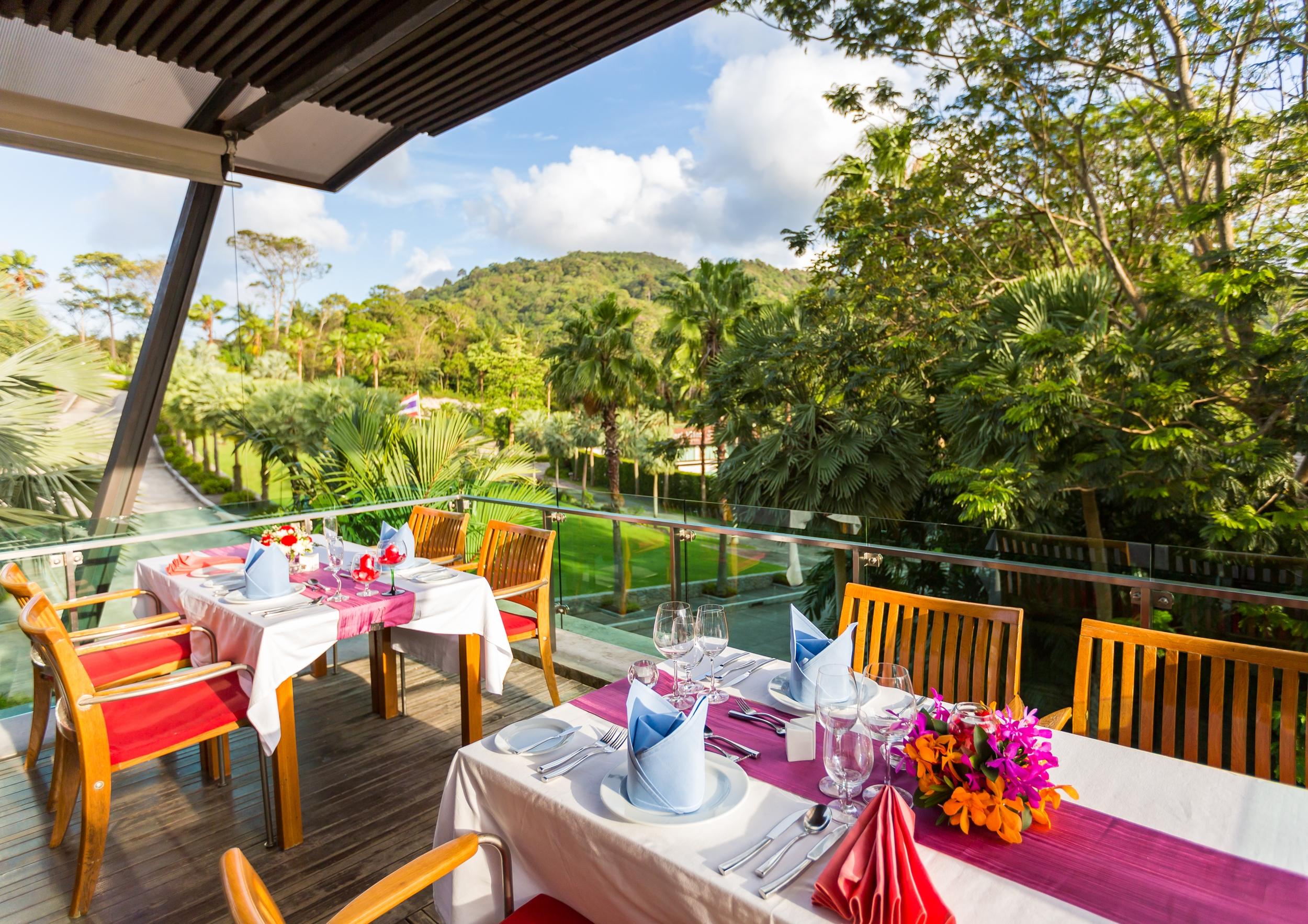 Wyndham Sea Pearl Resort, Phuket Patong Екстериор снимка The restaurant at the resort