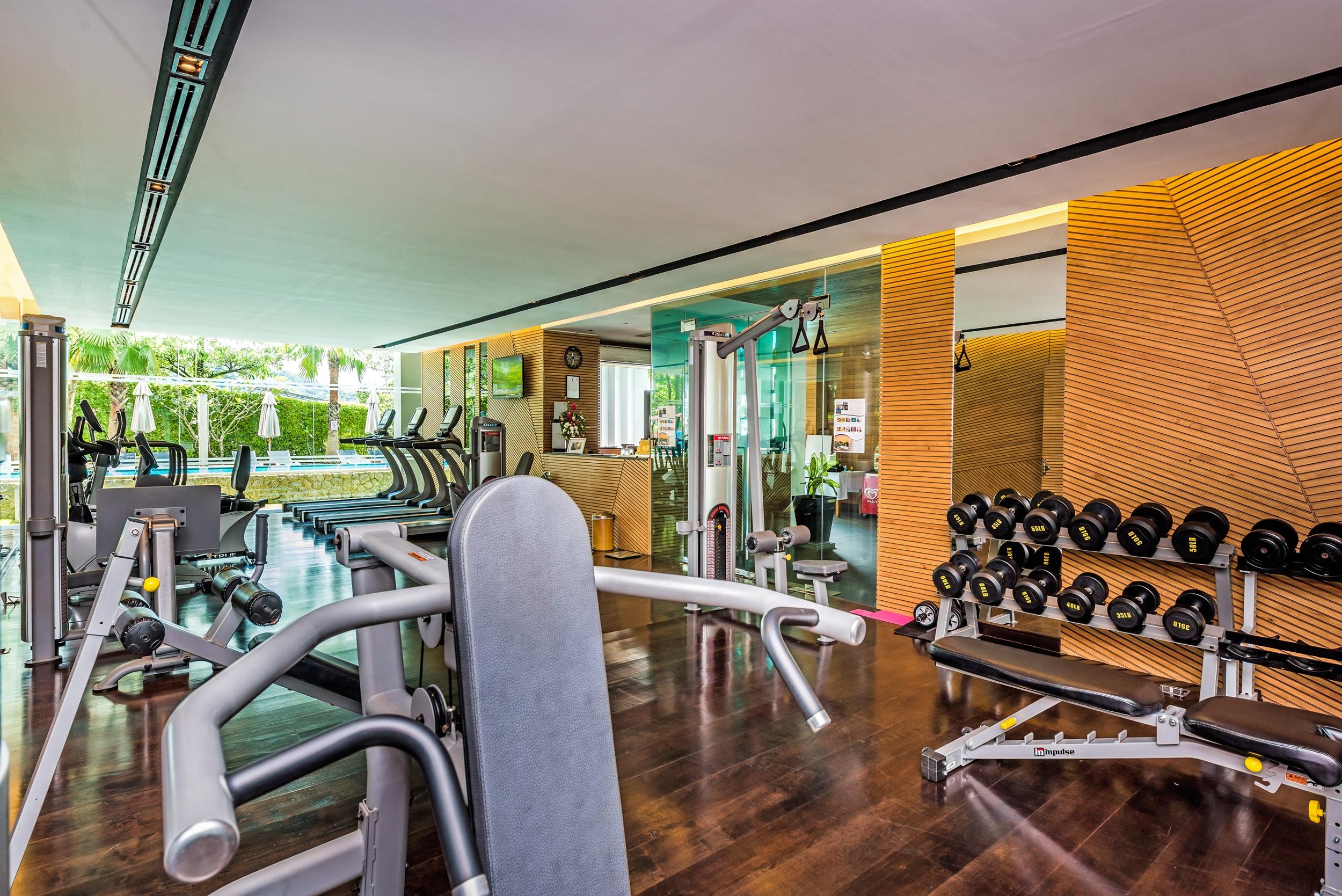 Wyndham Sea Pearl Resort, Phuket Patong Екстериор снимка The gym at the hotel