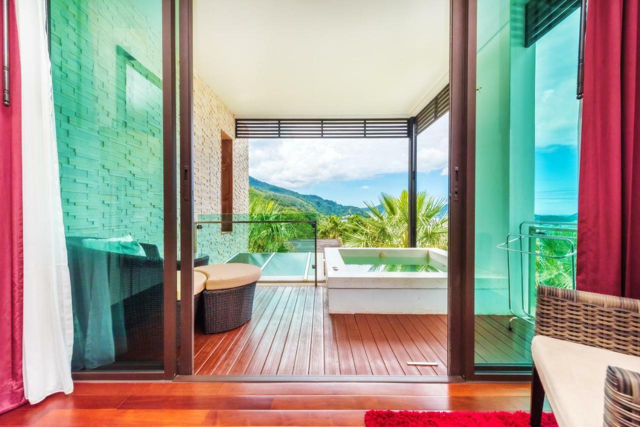 Wyndham Sea Pearl Resort, Phuket Patong Екстериор снимка A view of the pool from a guest room
