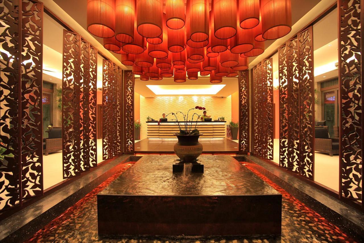 Wyndham Sea Pearl Resort, Phuket Patong Екстериор снимка The lobby of the hotel